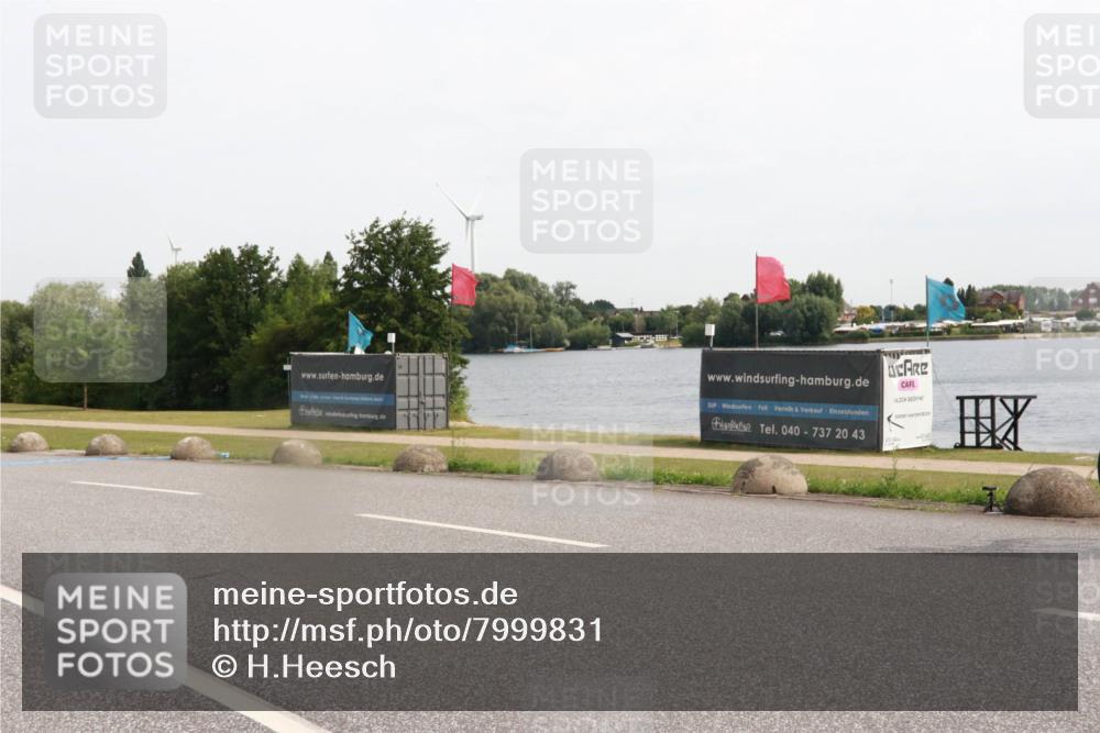 15.06.2025 - 27. Vierlanden-Triathlon H.Heesch http://msf.ph/oto/7999831 15.06.2025 10:27:24 Radfahren 176, 206, 594 meine-sportfotos.de