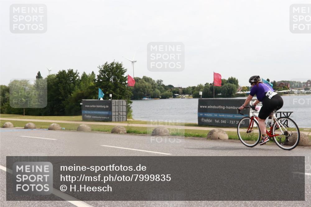 15.06.2025 - 27. Vierlanden-Triathlon H.Heesch http://msf.ph/oto/7999835 15.06.2025 10:27:24 Radfahren 176, 206, 594 meine-sportfotos.de