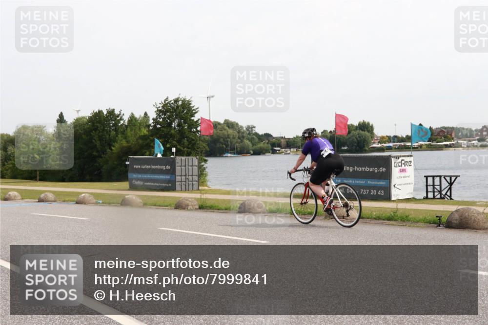 15.06.2025 - 27. Vierlanden-Triathlon H.Heesch http://msf.ph/oto/7999841 15.06.2025 10:27:24 Radfahren 176, 206, 594 meine-sportfotos.de