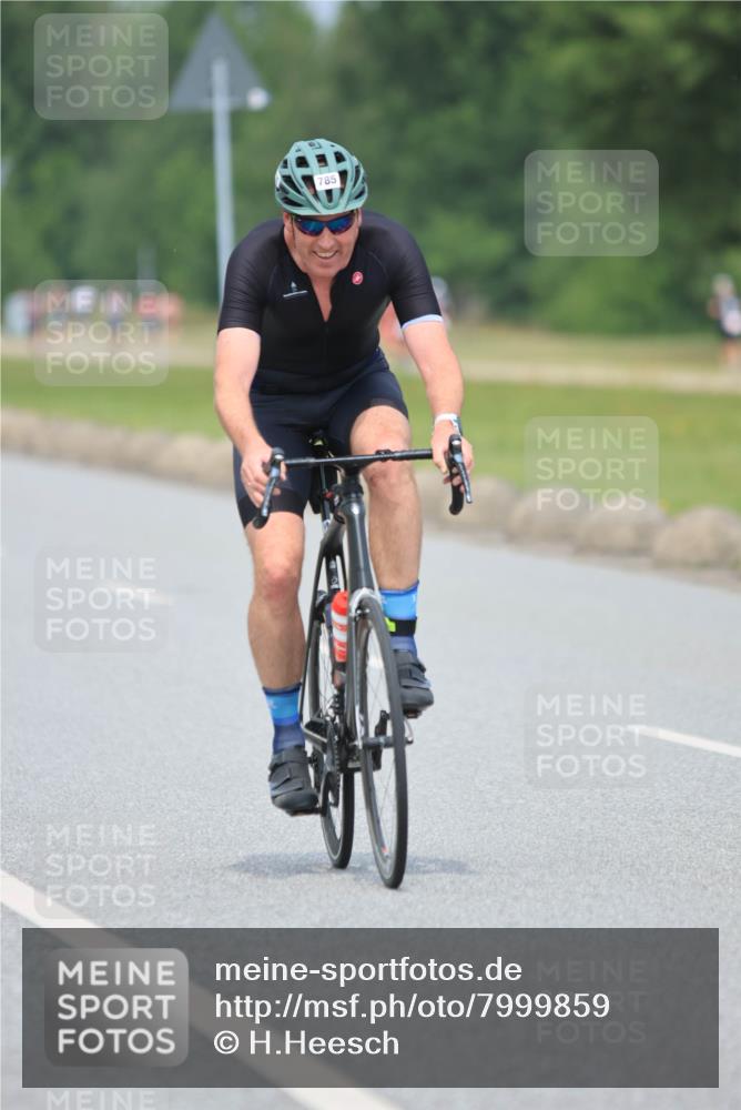 21.06.2025 - 27. Vierlanden-Triathlon H.Heesch http://msf.ph/oto/7999859 15.06.2025 12:31:39 Radfahren 785, 861, 1000, 1001, 1002, 1003 meine-sportfotos.de