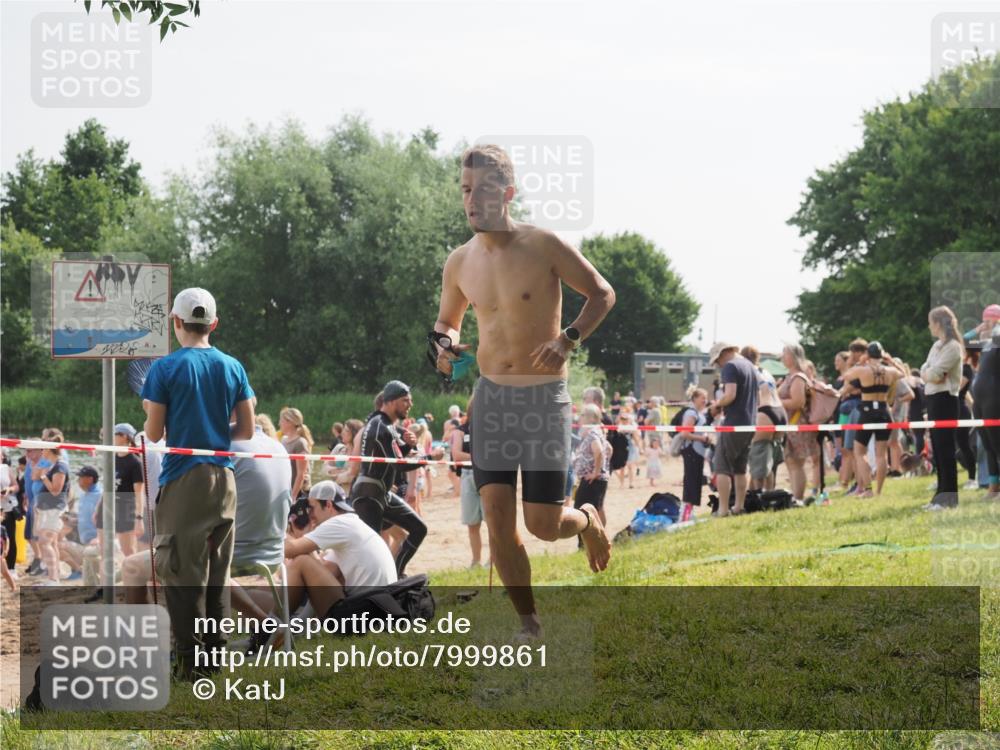 15.06.2025 - 27. Vierlanden-Triathlon KatJ http://msf.ph/oto/7999861 15.06.2025 09:56:52 Schwimmen 258, 275, 281, 301, 320 meine-sportfotos.de