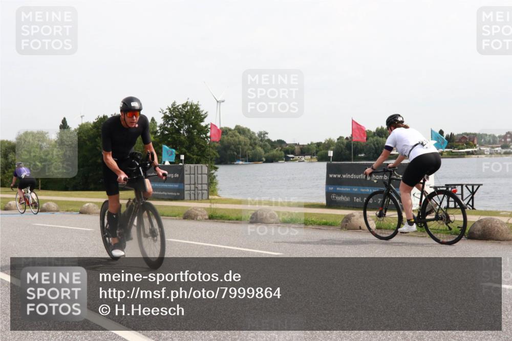 15.06.2025 - 27. Vierlanden-Triathlon H.Heesch http://msf.ph/oto/7999864 15.06.2025 10:27:26 Radfahren 176, 206, 549, 594 meine-sportfotos.de