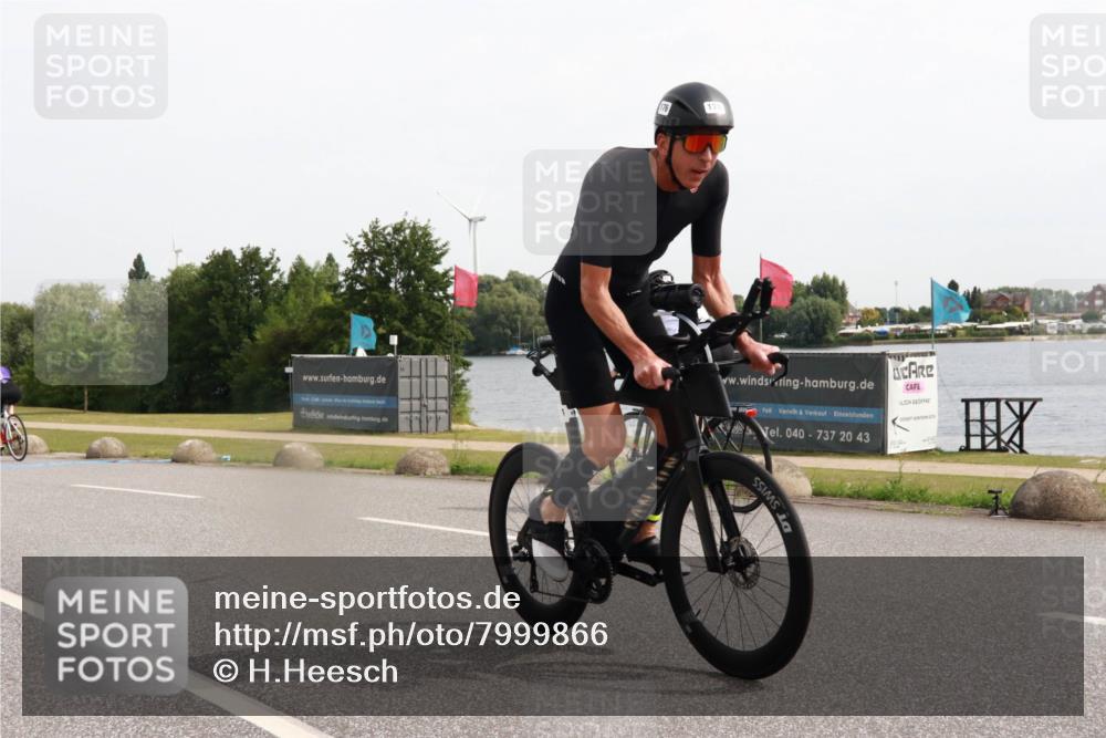 15.06.2025 - 27. Vierlanden-Triathlon H.Heesch http://msf.ph/oto/7999866 15.06.2025 10:27:26 Radfahren 176, 206, 549, 594 meine-sportfotos.de