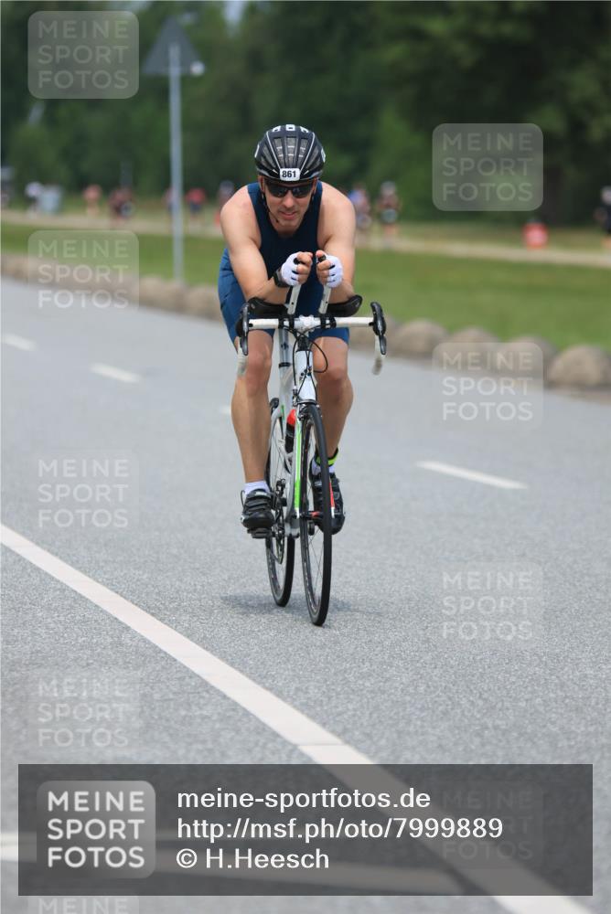 21.06.2025 - 27. Vierlanden-Triathlon H.Heesch http://msf.ph/oto/7999889 15.06.2025 12:31:46 Radfahren 861 meine-sportfotos.de