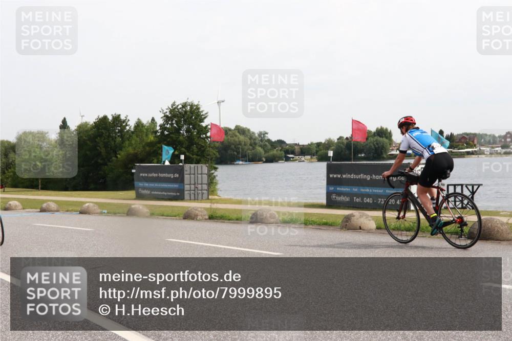 15.06.2025 - 27. Vierlanden-Triathlon H.Heesch http://msf.ph/oto/7999895 15.06.2025 10:27:29 Radfahren 165, 176, 492, 549 meine-sportfotos.de