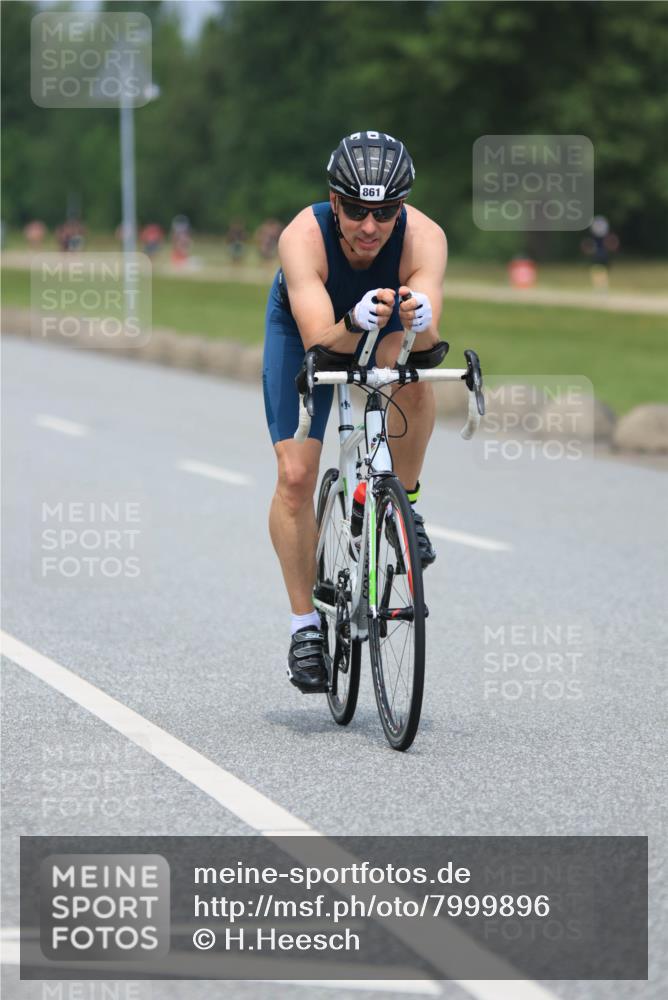 21.06.2025 - 27. Vierlanden-Triathlon H.Heesch http://msf.ph/oto/7999896 15.06.2025 12:31:46 Radfahren 861 meine-sportfotos.de