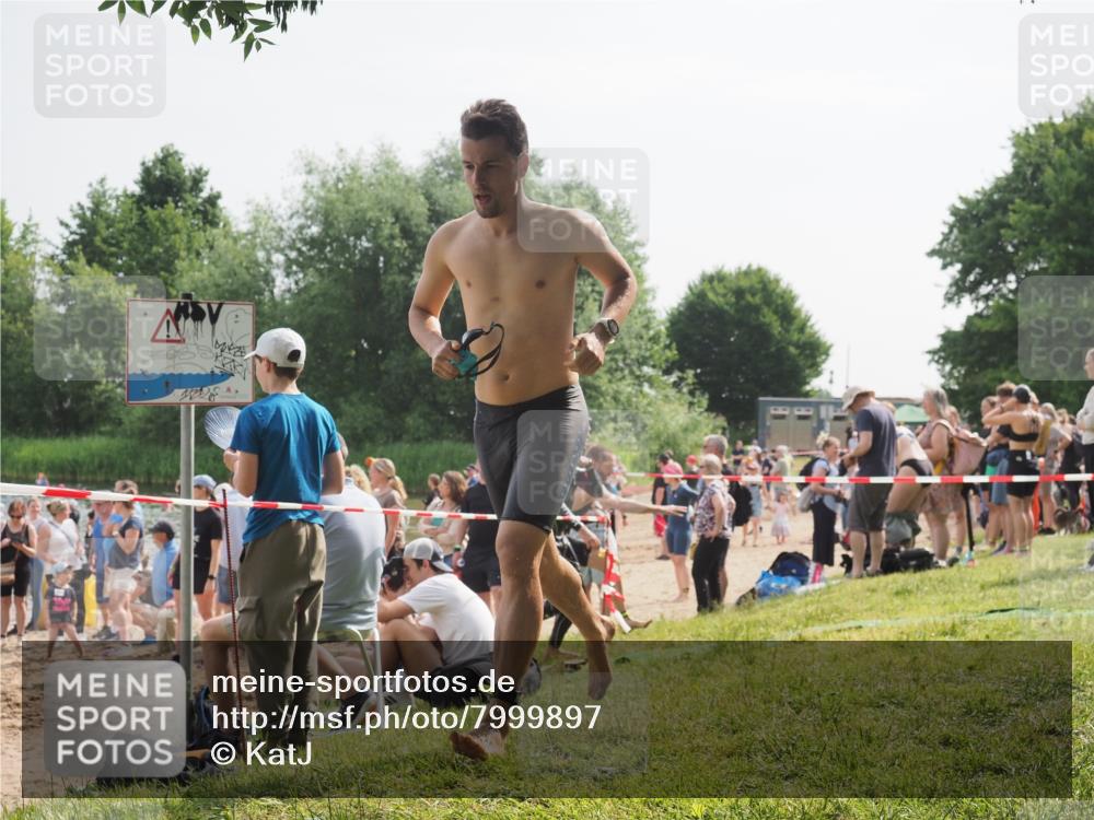 15.06.2025 - 27. Vierlanden-Triathlon KatJ http://msf.ph/oto/7999897 15.06.2025 09:56:53 Schwimmen 258, 275, 281, 301, 320 meine-sportfotos.de