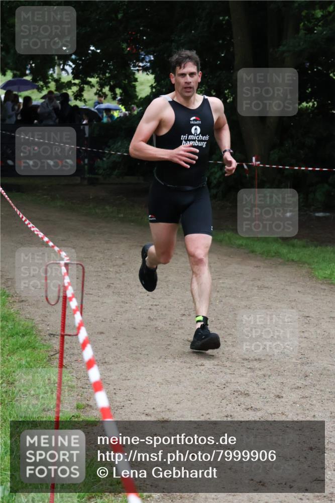 21.06.2025 - 27. Vierlanden-Triathlon Lena Gebhardt http://msf.ph/oto/7999906 15.06.2025 14:01:32 Laufen  meine-sportfotos.de