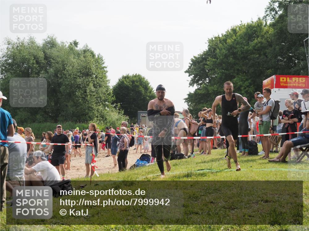 15.06.2025 - 27. Vierlanden-Triathlon KatJ http://msf.ph/oto/7999942 15.06.2025 09:56:54 Schwimmen 258, 275, 281, 301, 320 meine-sportfotos.de