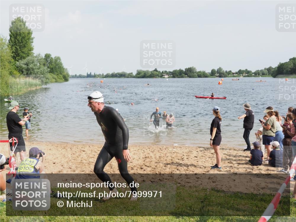 21.06.2025 - 27. Vierlanden-Triathlon MichiJ http://msf.ph/oto/7999971 15.06.2026 10:03:46 Schwimmen 377, 425, 432, 436, 439, 1398 meine-sportfotos.de