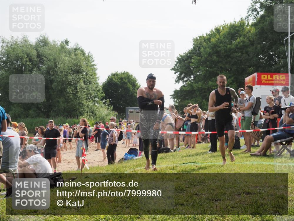 15.06.2025 - 27. Vierlanden-Triathlon KatJ http://msf.ph/oto/7999980 15.06.2025 09:56:55 Schwimmen 258, 275, 281, 301, 325 meine-sportfotos.de