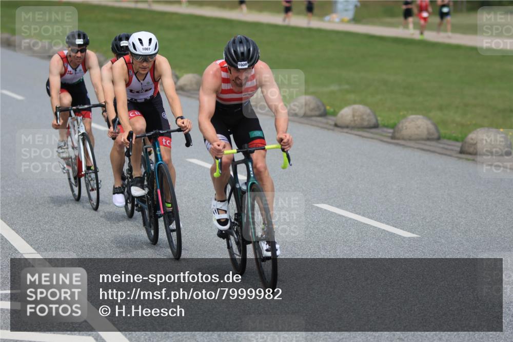 21.06.2025 - 27. Vierlanden-Triathlon H.Heesch http://msf.ph/oto/7999982 15.06.2025 12:32:32 Radfahren 766, 1004, 1006, 1007, 1008 meine-sportfotos.de