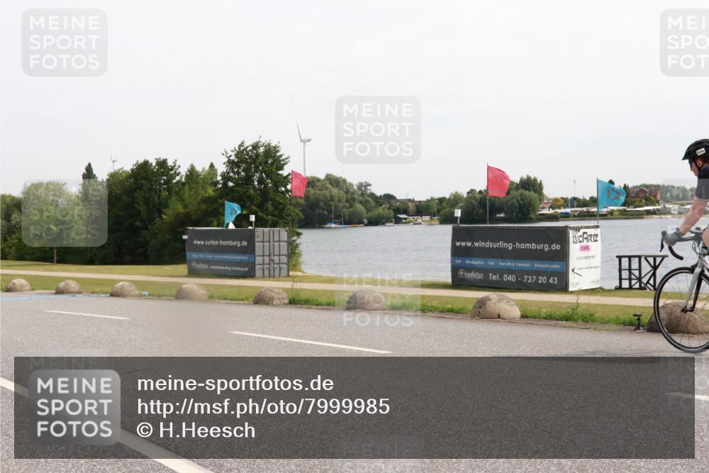 15.06.2025 - 27. Vierlanden-Triathlon H.Heesch http://msf.ph/oto/7999985 15.06.2025 10:27:35 Radfahren 165, 492, 522, 628 meine-sportfotos.de