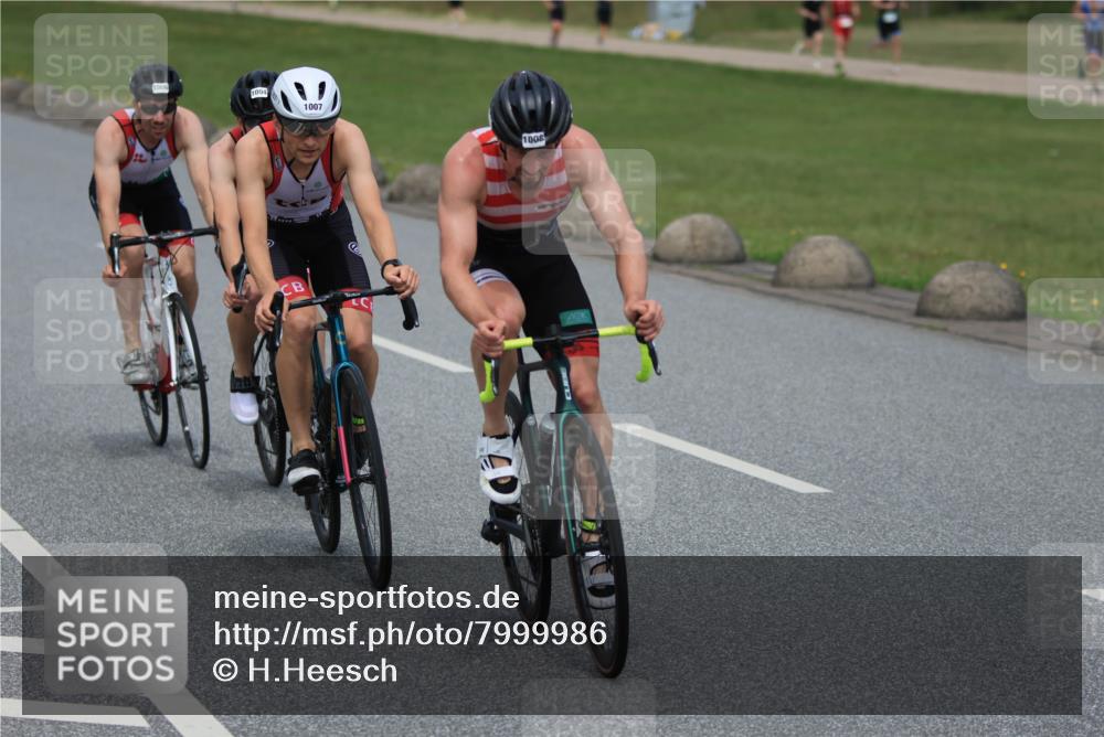 21.06.2025 - 27. Vierlanden-Triathlon H.Heesch http://msf.ph/oto/7999986 15.06.2025 12:32:32 Radfahren 766, 1004, 1006, 1007, 1008 meine-sportfotos.de