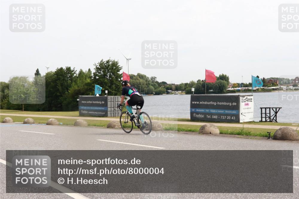 15.06.2025 - 27. Vierlanden-Triathlon H.Heesch http://msf.ph/oto/8000004 15.06.2025 10:27:35 Radfahren 165, 492, 522, 628 meine-sportfotos.de