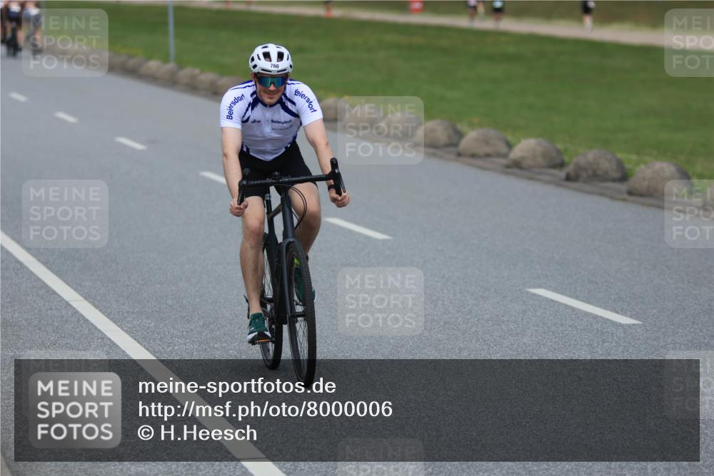 21.06.2025 - 27. Vierlanden-Triathlon H.Heesch http://msf.ph/oto/8000006 15.06.2025 12:32:35 Radfahren 766, 1004, 1006, 1007, 1008 meine-sportfotos.de