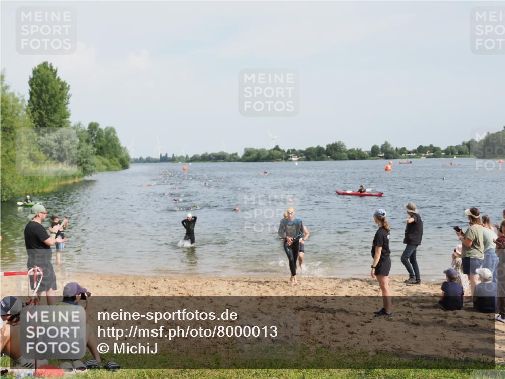 21.06.2025 - 27. Vierlanden-Triathlon MichiJ http://msf.ph/oto/8000013 15.06.2026 10:03:49 Schwimmen 377, 425, 427, 432, 436, 439, 1398 meine-sportfotos.de