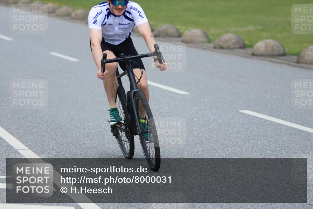 21.06.2025 - 27. Vierlanden-Triathlon H.Heesch http://msf.ph/oto/8000031 15.06.2025 12:32:35 Radfahren 766, 1004, 1006, 1007, 1008 meine-sportfotos.de