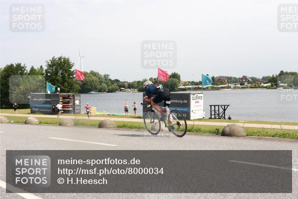 21.06.2025 - 27. Vierlanden-Triathlon H.Heesch http://msf.ph/oto/8000034 15.06.2025 11:40:27 Radfahren  meine-sportfotos.de