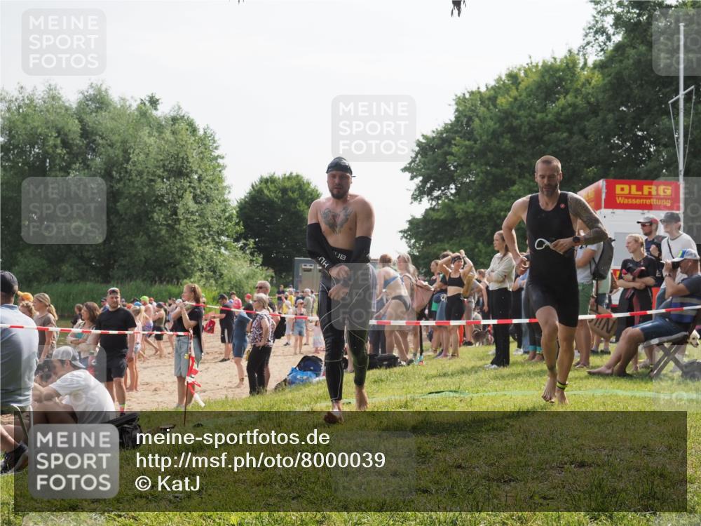 15.06.2025 - 27. Vierlanden-Triathlon KatJ http://msf.ph/oto/8000039 15.06.2025 09:56:55 Schwimmen 258, 275, 281, 301, 325 meine-sportfotos.de