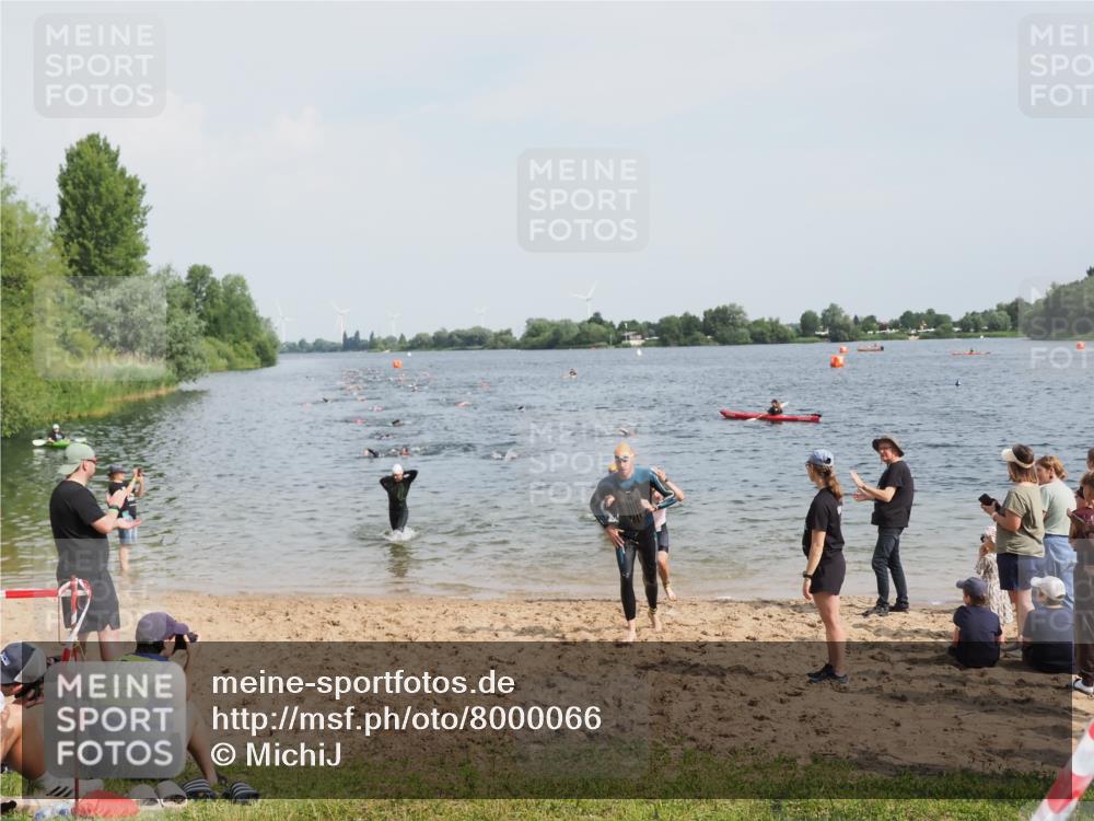 21.06.2025 - 27. Vierlanden-Triathlon MichiJ http://msf.ph/oto/8000066 15.06.2026 10:03:49 Schwimmen 377, 425, 427, 432, 436, 439, 1398 meine-sportfotos.de