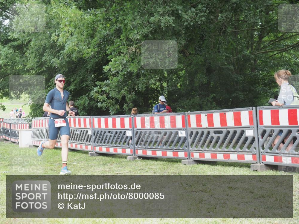 21.06.2025 - 27. Vierlanden-Triathlon KatJ http://msf.ph/oto/8000085 15.06.2025 12:54:05 Ziel 21, 60, 171 meine-sportfotos.de