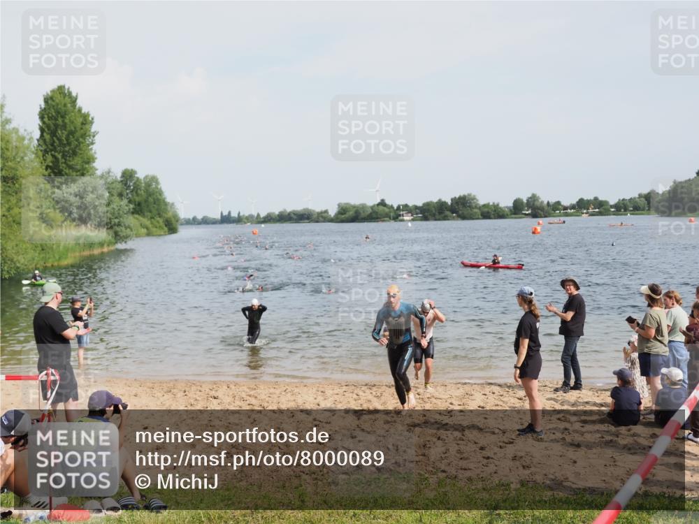 21.06.2025 - 27. Vierlanden-Triathlon MichiJ http://msf.ph/oto/8000089 15.06.2026 10:03:50 Schwimmen 377, 415, 427, 436, 439, 1398 meine-sportfotos.de