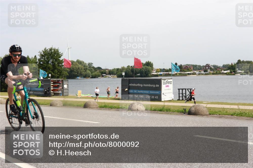 21.06.2025 - 27. Vierlanden-Triathlon H.Heesch http://msf.ph/oto/8000092 15.06.2025 11:40:31 Radfahren 647, 694, 707, 710, 740 meine-sportfotos.de