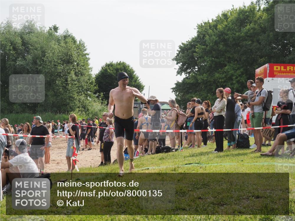 15.06.2025 - 27. Vierlanden-Triathlon KatJ http://msf.ph/oto/8000135 15.06.2025 09:57:03 Schwimmen 258, 301, 325, 1399 meine-sportfotos.de