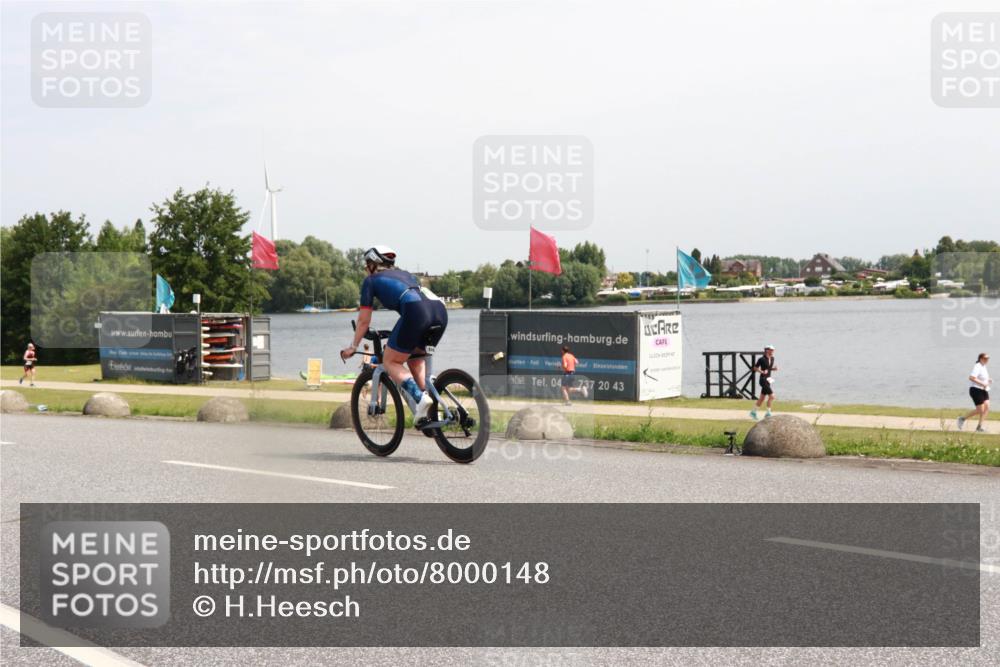 21.06.2025 - 27. Vierlanden-Triathlon H.Heesch http://msf.ph/oto/8000148 15.06.2025 11:40:40 Radfahren 206, 678, 760 meine-sportfotos.de