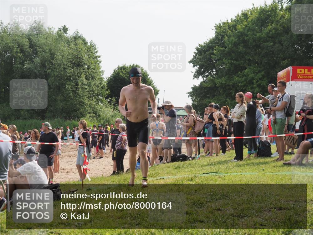 15.06.2025 - 27. Vierlanden-Triathlon KatJ http://msf.ph/oto/8000164 15.06.2025 09:57:03 Schwimmen 258, 301, 325, 1399 meine-sportfotos.de