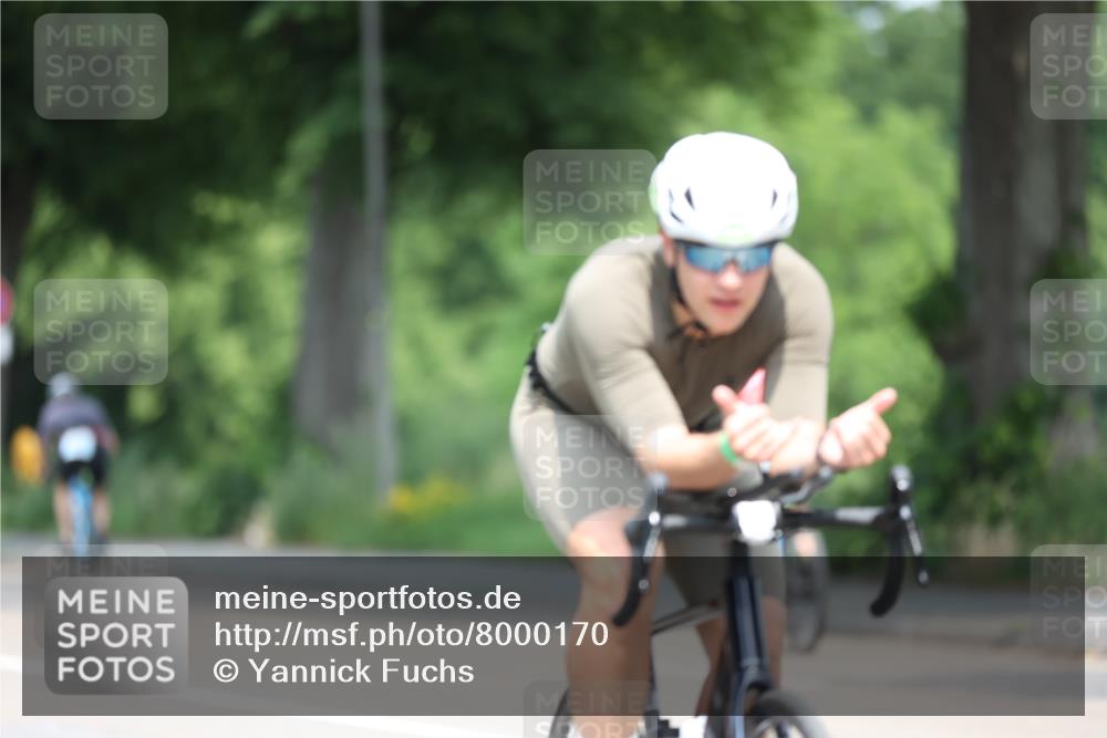 15.06.2025 - 7 Türme Triathlon Yannick Fuchs http://msf.ph/oto/8000170 15.06.2025 12:23:50 Radfahren 284, 594 meine-sportfotos.de