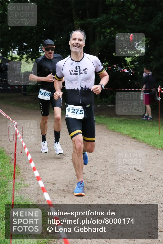 21.06.2025 - 27. Vierlanden-Triathlon Lena Gebhardt http://msf.ph/oto/8000174 15.06.2025 14:01:58 Laufen 1263, 202, 1275, 4 meine-sportfotos.de