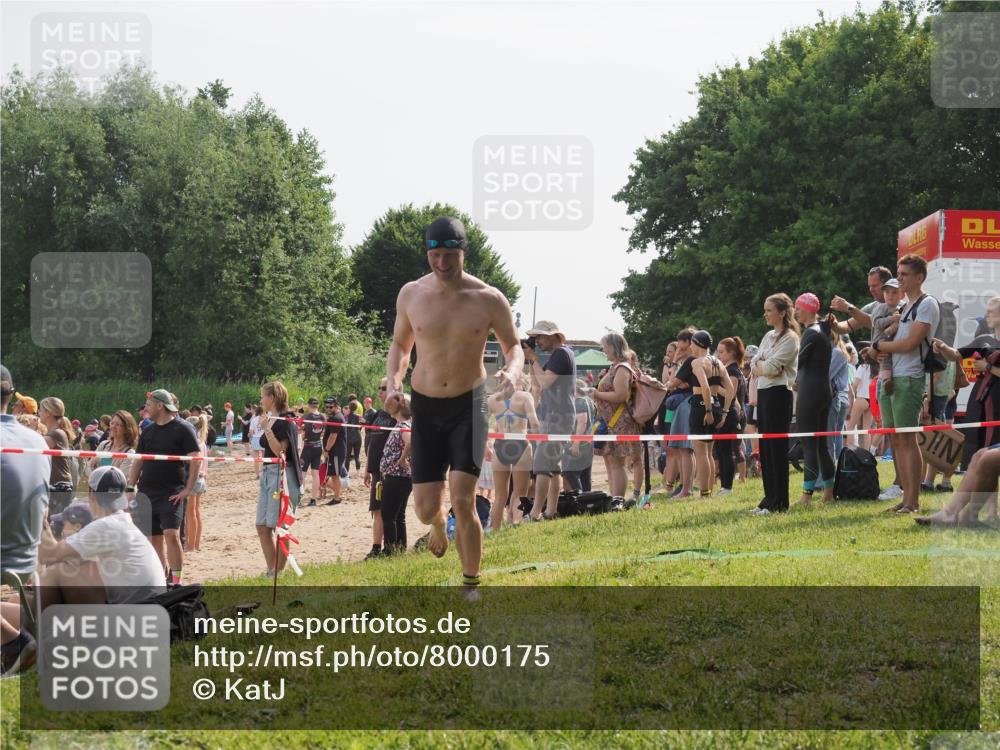 15.06.2025 - 27. Vierlanden-Triathlon KatJ http://msf.ph/oto/8000175 15.06.2025 09:57:03 Schwimmen 258, 301, 325, 1399 meine-sportfotos.de
