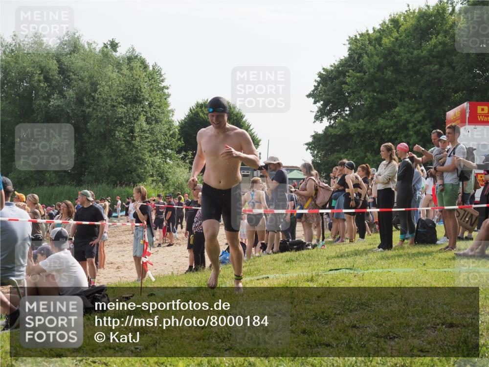 15.06.2025 - 27. Vierlanden-Triathlon KatJ http://msf.ph/oto/8000184 15.06.2025 09:57:03 Schwimmen 258, 301, 325, 1399 meine-sportfotos.de