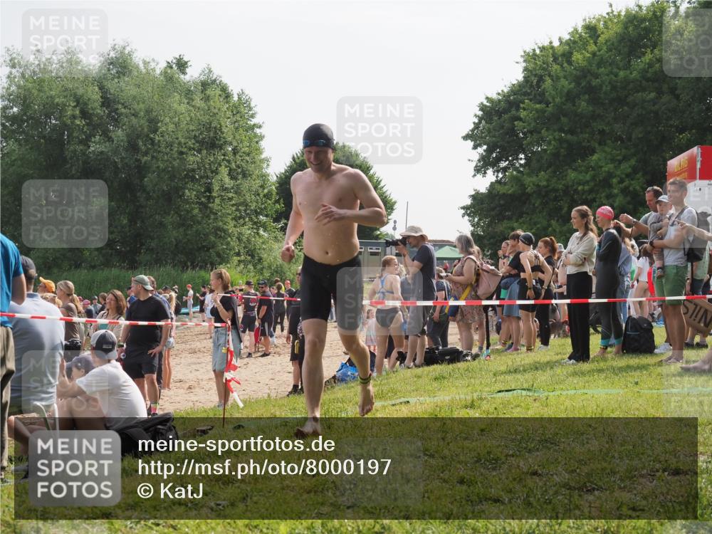 15.06.2025 - 27. Vierlanden-Triathlon KatJ http://msf.ph/oto/8000197 15.06.2025 09:57:03 Schwimmen 258, 301, 325, 1399 meine-sportfotos.de