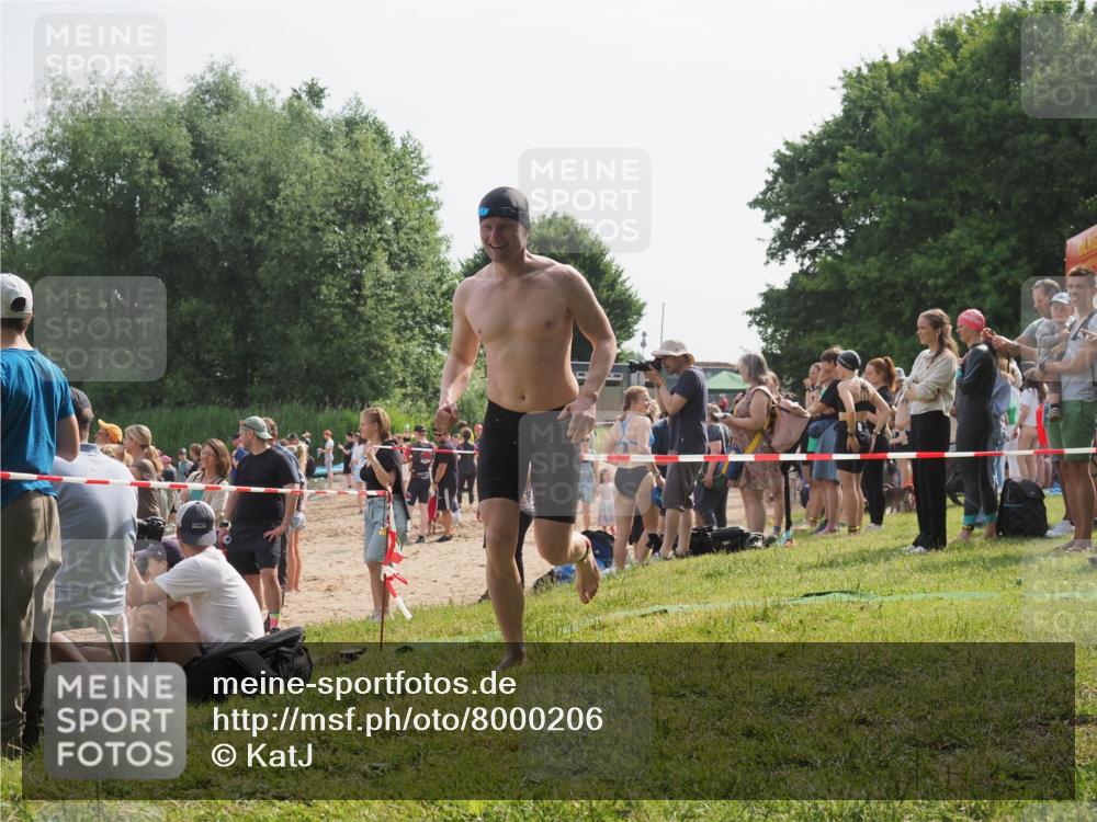 15.06.2025 - 27. Vierlanden-Triathlon KatJ http://msf.ph/oto/8000206 15.06.2025 09:57:03 Schwimmen 258, 301, 325, 1399 meine-sportfotos.de