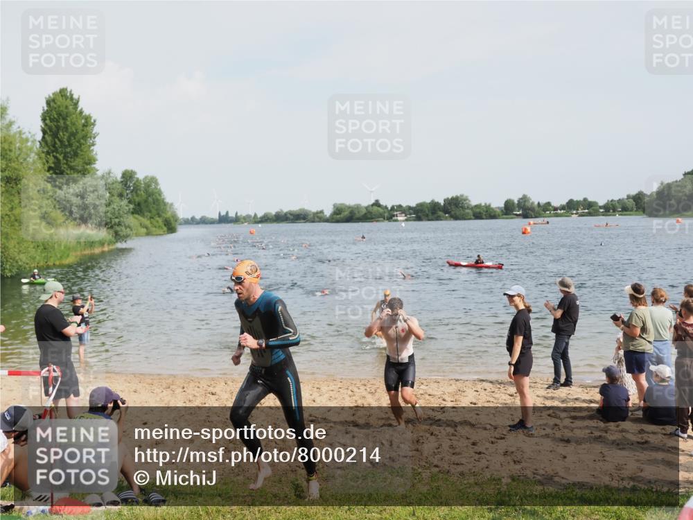 21.06.2025 - 27. Vierlanden-Triathlon MichiJ http://msf.ph/oto/8000214 15.06.2026 10:03:51 Schwimmen 415, 427, 436, 439, 1398 meine-sportfotos.de