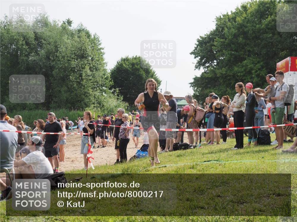 15.06.2025 - 27. Vierlanden-Triathlon KatJ http://msf.ph/oto/8000217 15.06.2025 09:57:06 Schwimmen 325, 1399 meine-sportfotos.de