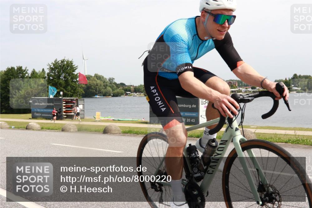 21.06.2025 - 27. Vierlanden-Triathlon H.Heesch http://msf.ph/oto/8000220 15.06.2025 11:40:55 Radfahren 162, 200, 722 meine-sportfotos.de