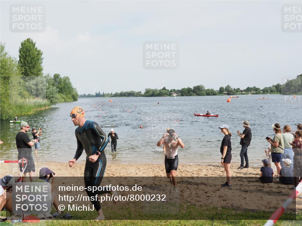 21.06.2025 - 27. Vierlanden-Triathlon MichiJ http://msf.ph/oto/8000232 15.06.2026 10:03:52 Schwimmen 415, 427, 436, 439, 1398 meine-sportfotos.de