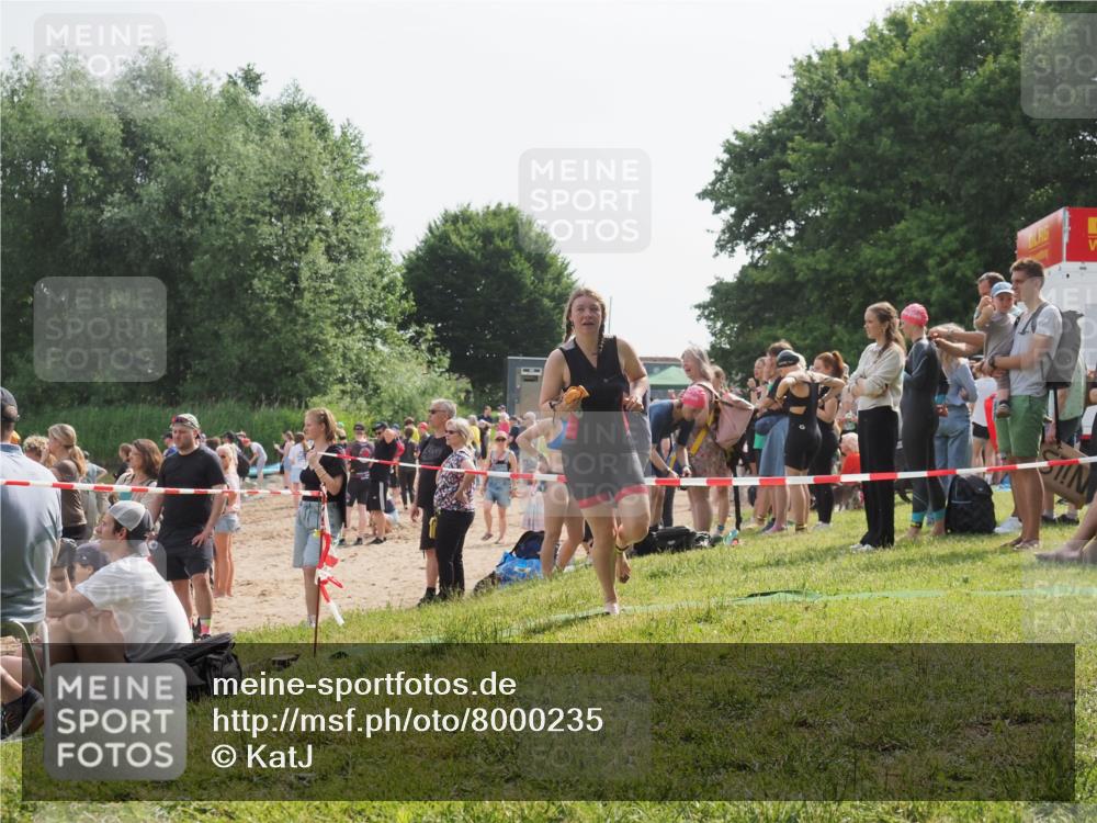 15.06.2025 - 27. Vierlanden-Triathlon KatJ http://msf.ph/oto/8000235 15.06.2025 09:57:07 Schwimmen 263, 325, 1399 meine-sportfotos.de