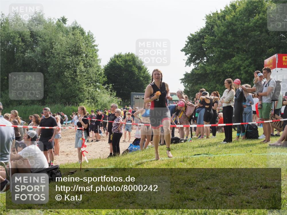 15.06.2025 - 27. Vierlanden-Triathlon KatJ http://msf.ph/oto/8000242 15.06.2025 09:57:07 Schwimmen 263, 325, 1399 meine-sportfotos.de