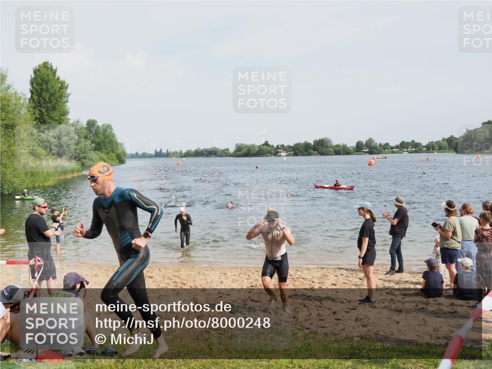 21.06.2025 - 27. Vierlanden-Triathlon MichiJ http://msf.ph/oto/8000248 15.06.2026 10:03:52 Schwimmen 415, 427, 436, 439, 1398 meine-sportfotos.de