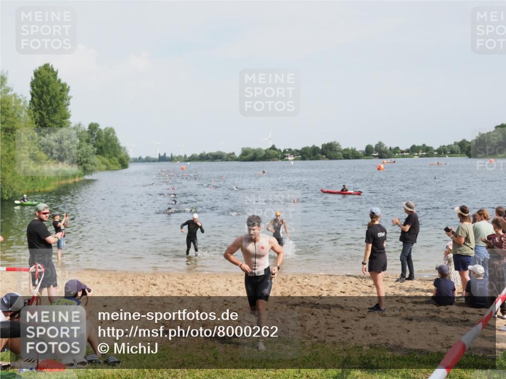 21.06.2025 - 27. Vierlanden-Triathlon MichiJ http://msf.ph/oto/8000262 15.06.2026 10:03:52 Schwimmen 415, 427, 436, 439, 1398 meine-sportfotos.de