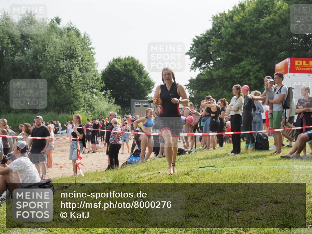 15.06.2025 - 27. Vierlanden-Triathlon KatJ http://msf.ph/oto/8000276 15.06.2025 09:57:07 Schwimmen 263, 325, 1399 meine-sportfotos.de