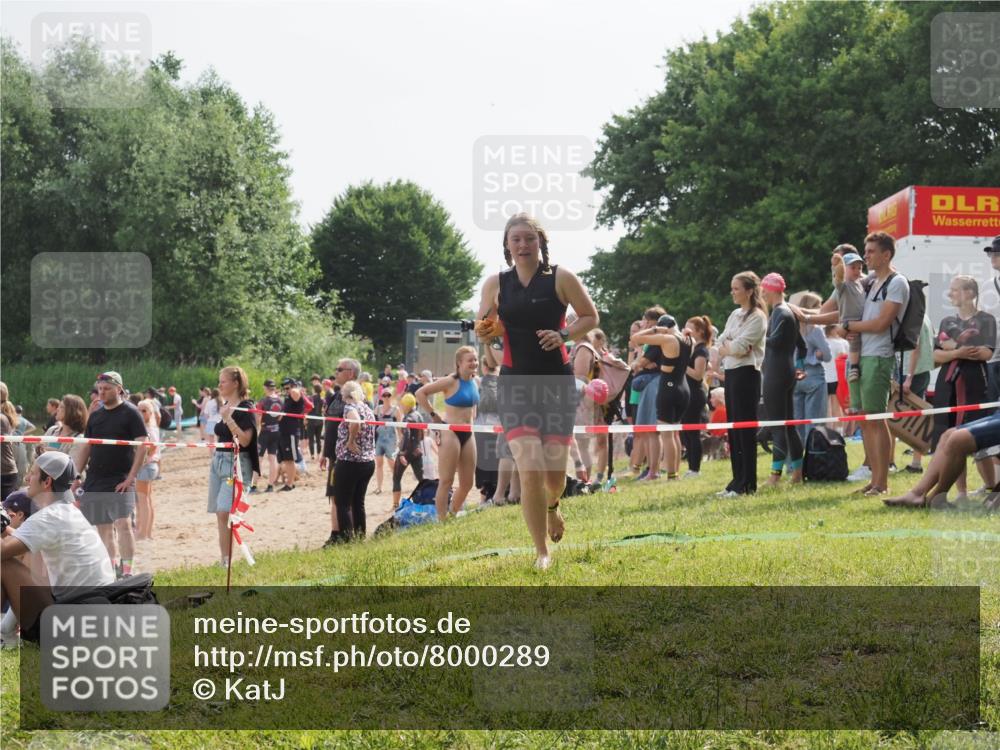 15.06.2025 - 27. Vierlanden-Triathlon KatJ http://msf.ph/oto/8000289 15.06.2025 09:57:07 Schwimmen 263, 325, 1399 meine-sportfotos.de
