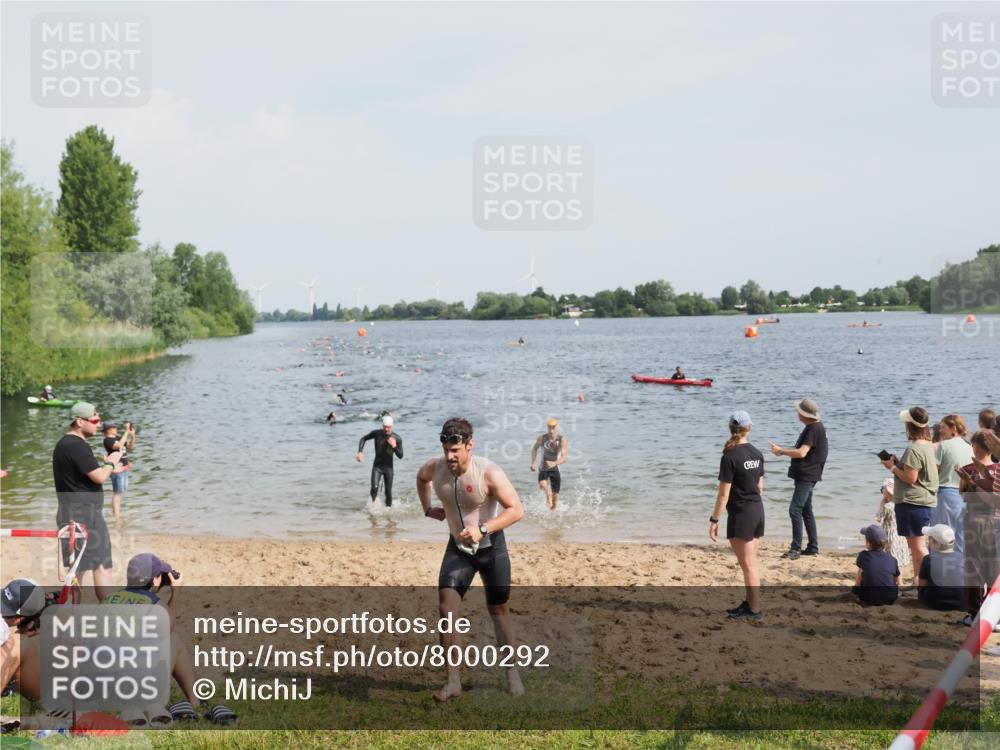 21.06.2025 - 27. Vierlanden-Triathlon MichiJ http://msf.ph/oto/8000292 15.06.2026 10:03:52 Schwimmen 415, 427, 436, 439, 1398 meine-sportfotos.de