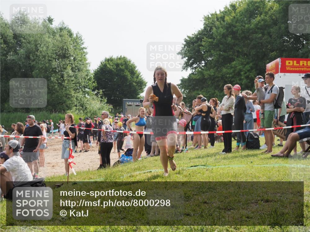 15.06.2025 - 27. Vierlanden-Triathlon KatJ http://msf.ph/oto/8000298 15.06.2025 09:57:07 Schwimmen 263, 325, 1399 meine-sportfotos.de