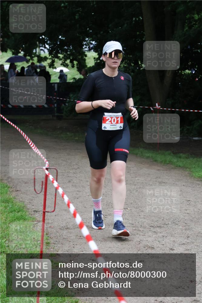 21.06.2025 - 27. Vierlanden-Triathlon Lena Gebhardt http://msf.ph/oto/8000300 15.06.2025 14:02:08 Laufen 20, 201 meine-sportfotos.de